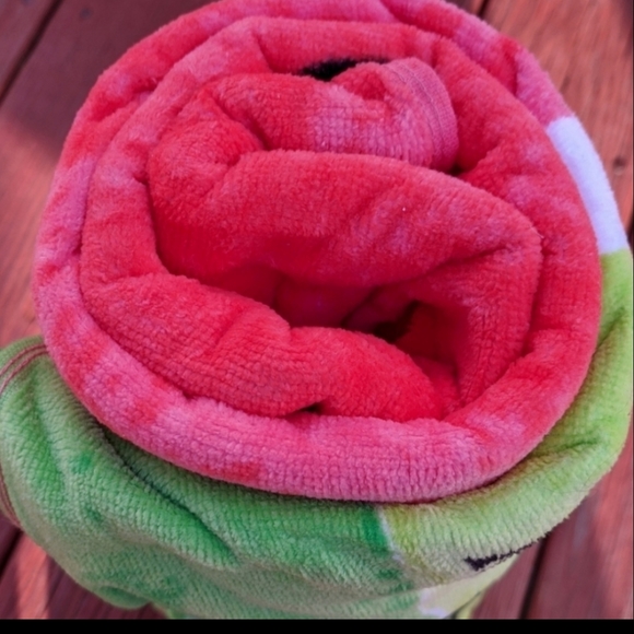 Kate Spade Oversized Luxurious Beach Towel - Picture 4 of 7